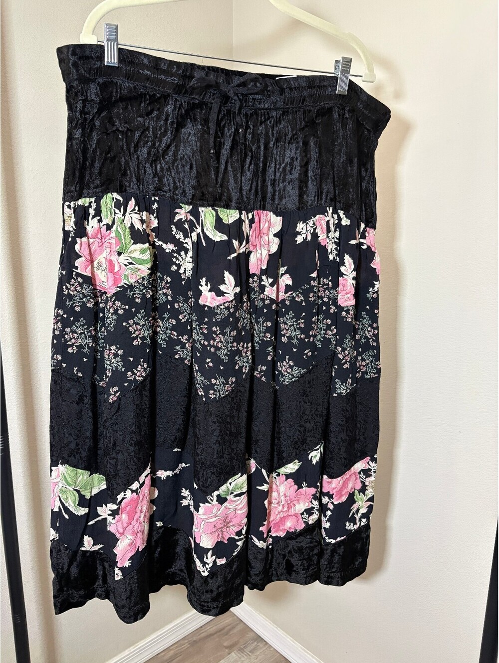Whimsygoth, Women's Black Rayon Floral Midi Skirt Size Small